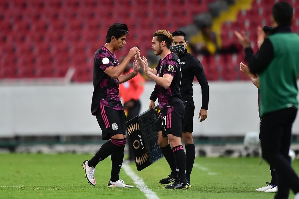 Macías salió abucheado del juego de México... Jimmy Lozano culpó a fanáticos