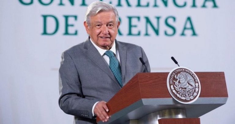 Hay especulación en precio de combustibles: AMLO; reitera “su palabra”