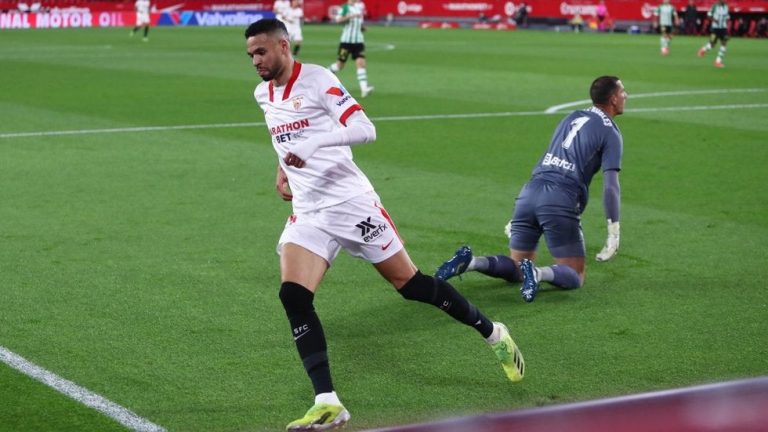 Sevilla gana el derbi, Se aferra al cuarto