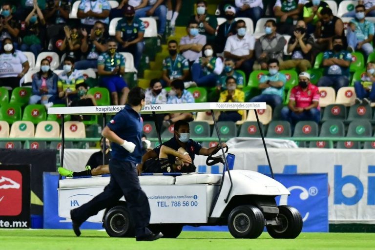 La fuerte lesión de Fernando Navarro en el León vs Juárez