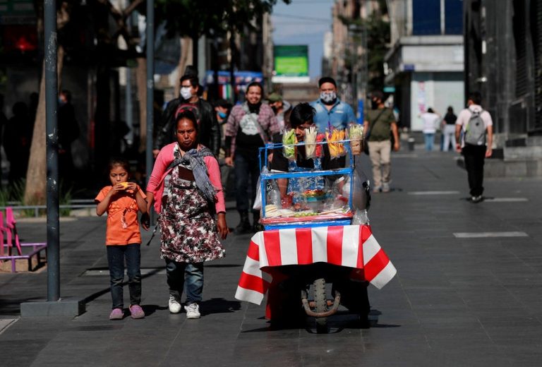 Repuntó en marzo el empleo informal; hay déficit de 1 millón 960 mil 265 plazas