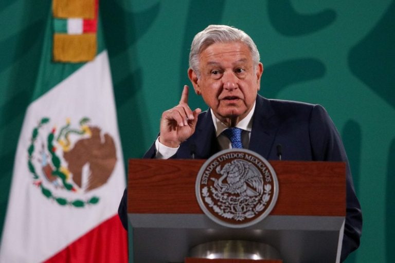 AMLO se lanza contra Reforma y El Norte: 'ponían gobernadores en NL