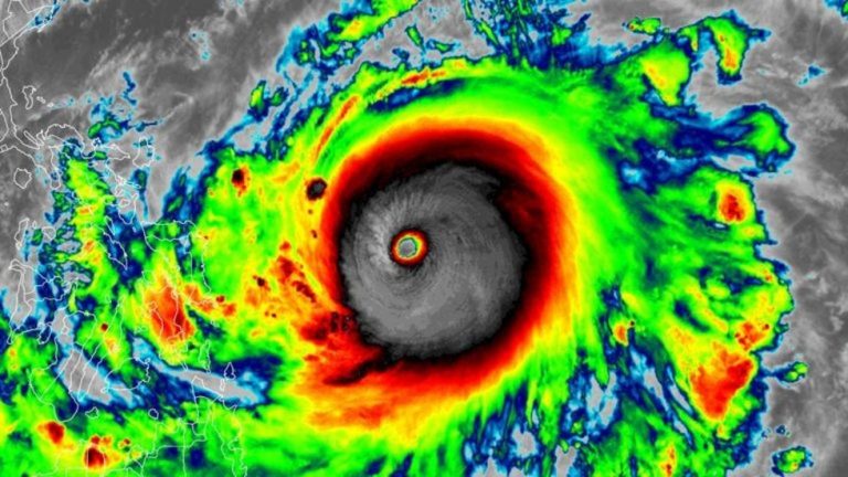 Azota costas de Filipinas, el tifón más potente jamás registrado en abril