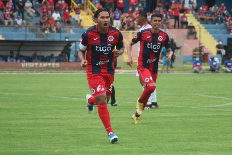 El golazo del 'Gullit' Peña con el FAS de El Salvador