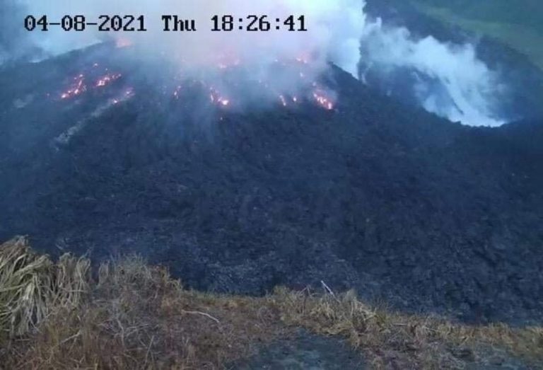 Volcán entra en erupción en el sur del Caribe