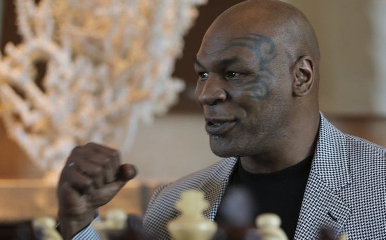 Mike Tyson le pide al 'Canelo' que deje de escoger a sus oponentes