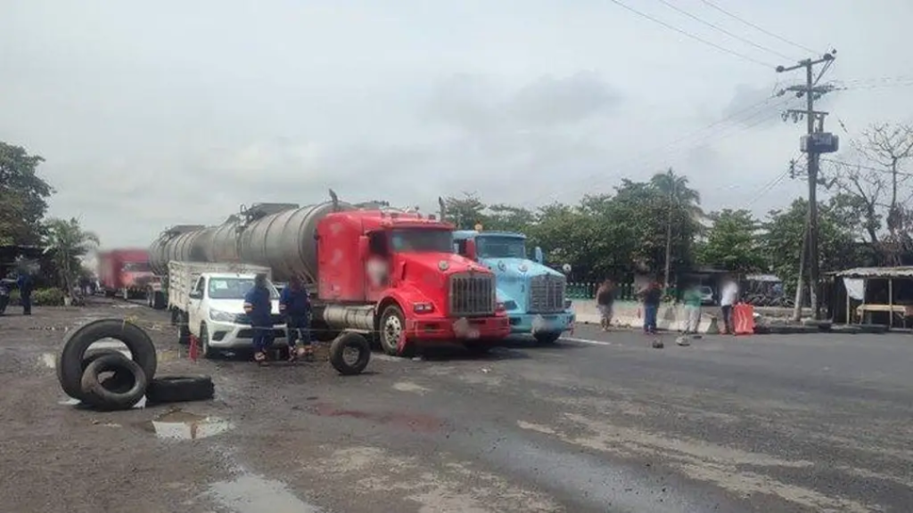 bloqueo de carretera el clarín veracruzano